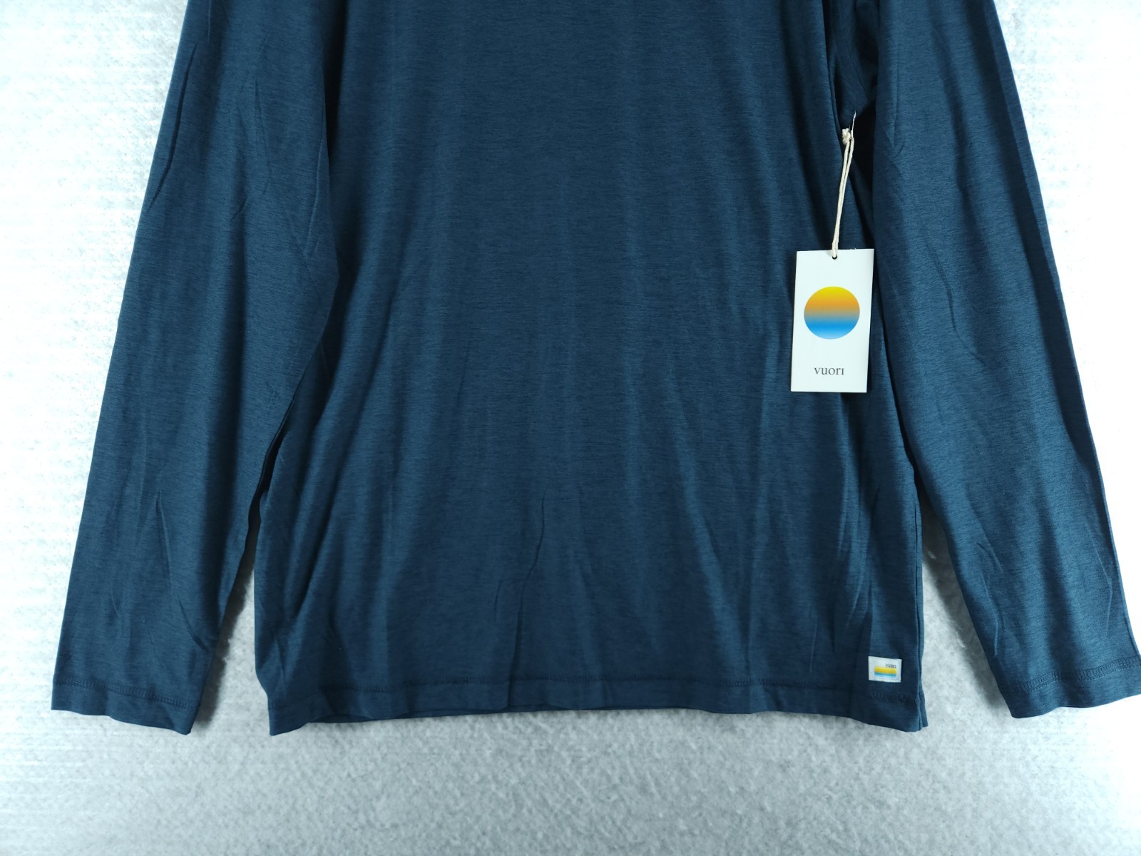 Vuori Long Sleeve Strato Tech Tee - Navy Heather New Size Large
