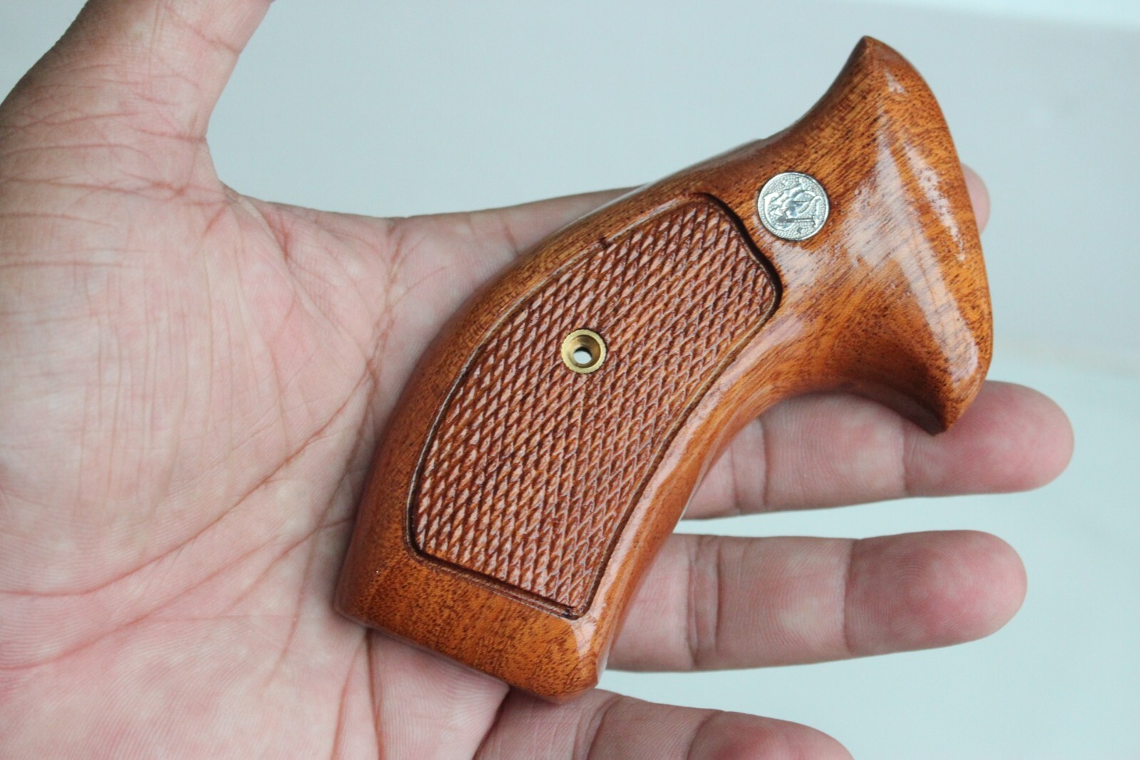 TARGET GRIPS FOR S&W K, L FRAME MODEL 686, 66 ROUND BUTT SAPELE WOOD # RANDOM