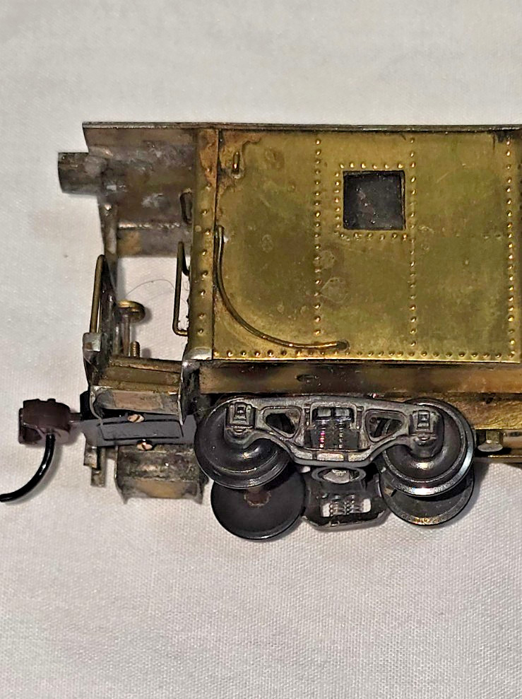 Vintage HO Gauge Unpainted Brass Metal Bay Window Caboose Knuckle Couplers READ