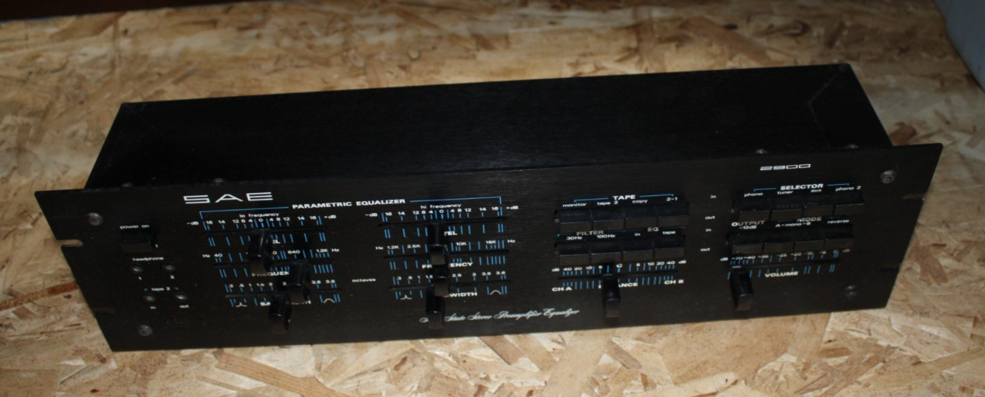 VINTAGE SAE 2900 STEREO PARAMETRIC PREAMPLIFIER/EQUALIZER W/ BOX & MANUALS