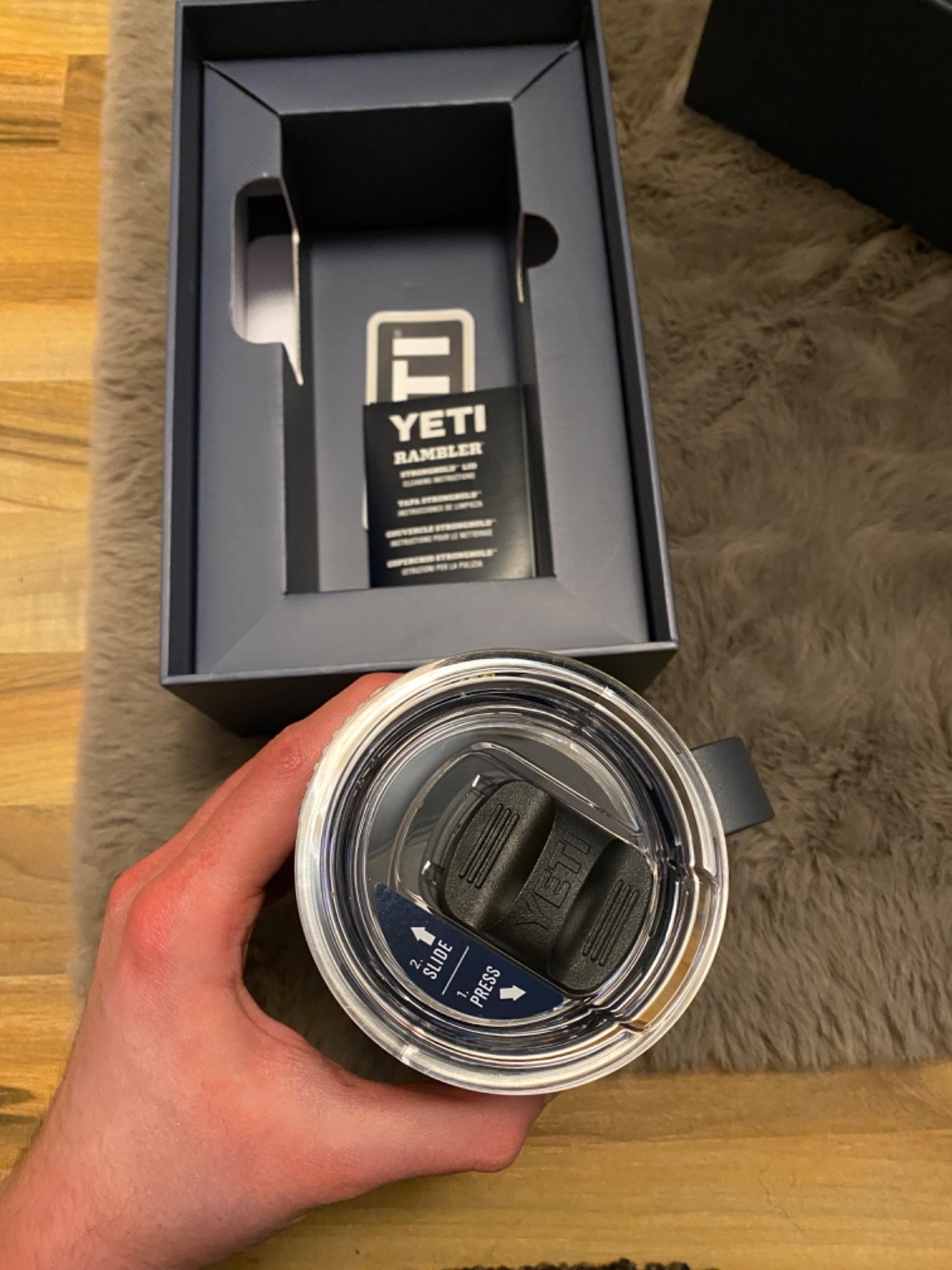 Land Rover Defender x Yeti 20oz Rambler Tumbler 51DLFL219GYA