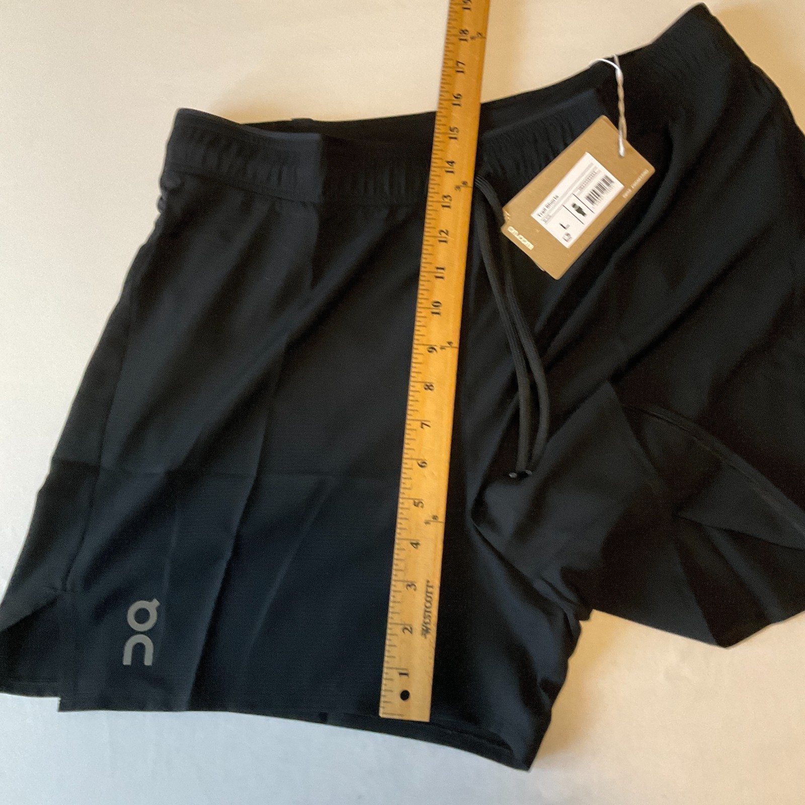 On Cloud Trail Shorts Mens Size L Black Light Weight Drawstring Stretch Waist