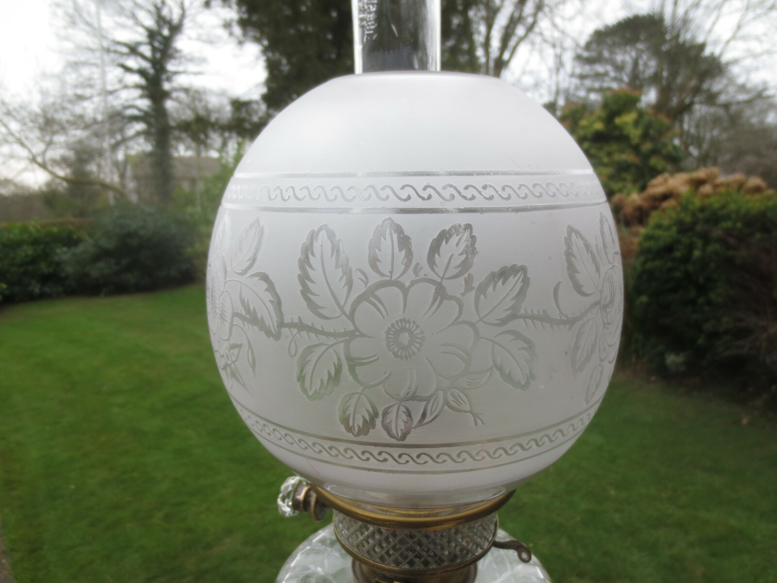 VICTORIAN ANTIQUE CRYSTAL ETCHED DUPLEX OIL LAMP SHADE