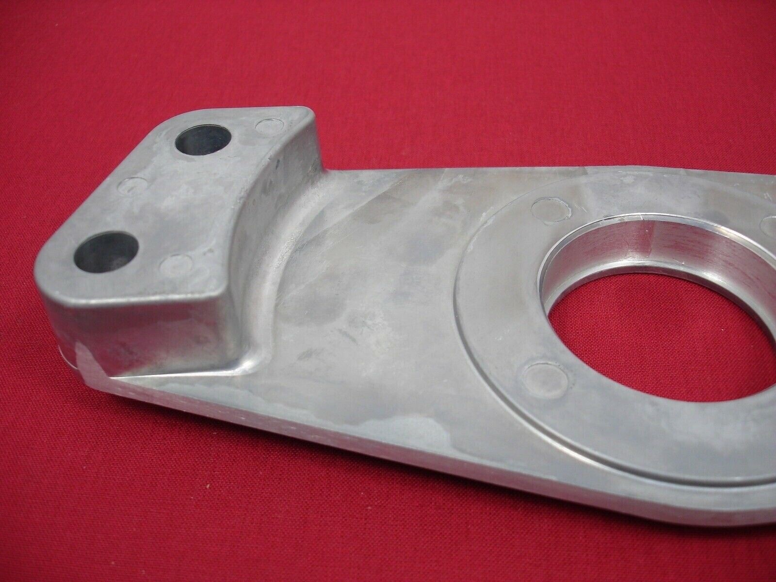 BRACKET BEARING MAIN SHAFT SUPPORT HARLEY 4 SPEED TRANSMISSION OPEN BELT DRIVE