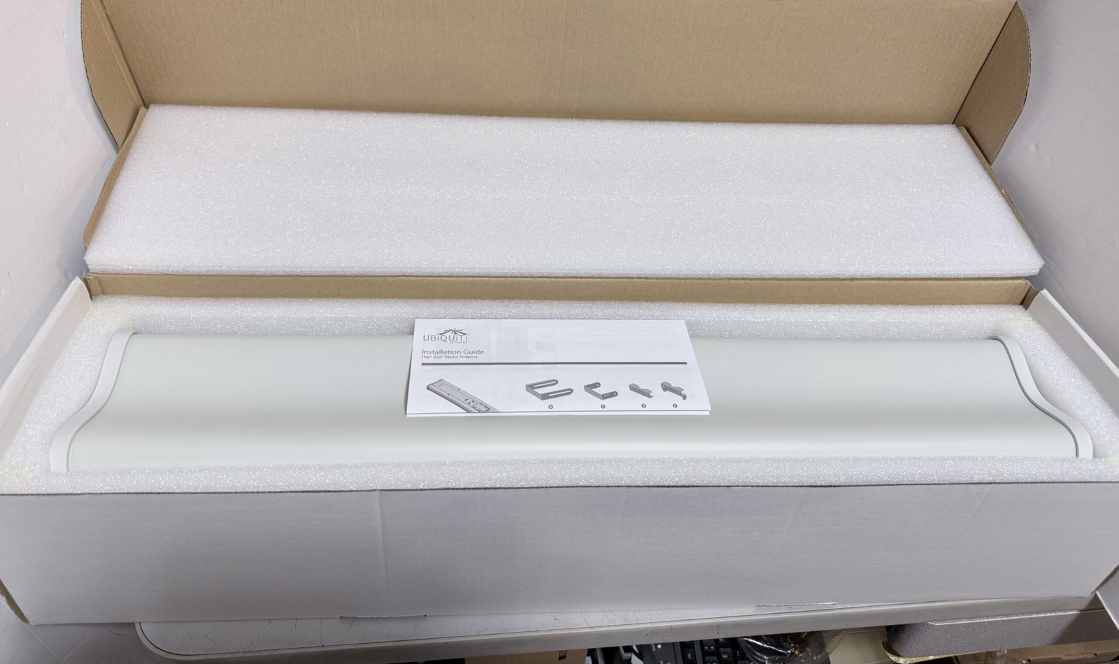 ✔️NEW UBIQUITI AM-2G16 90 Degree 2.4GHZ Air Max Sector Antenna w/ mount hardware