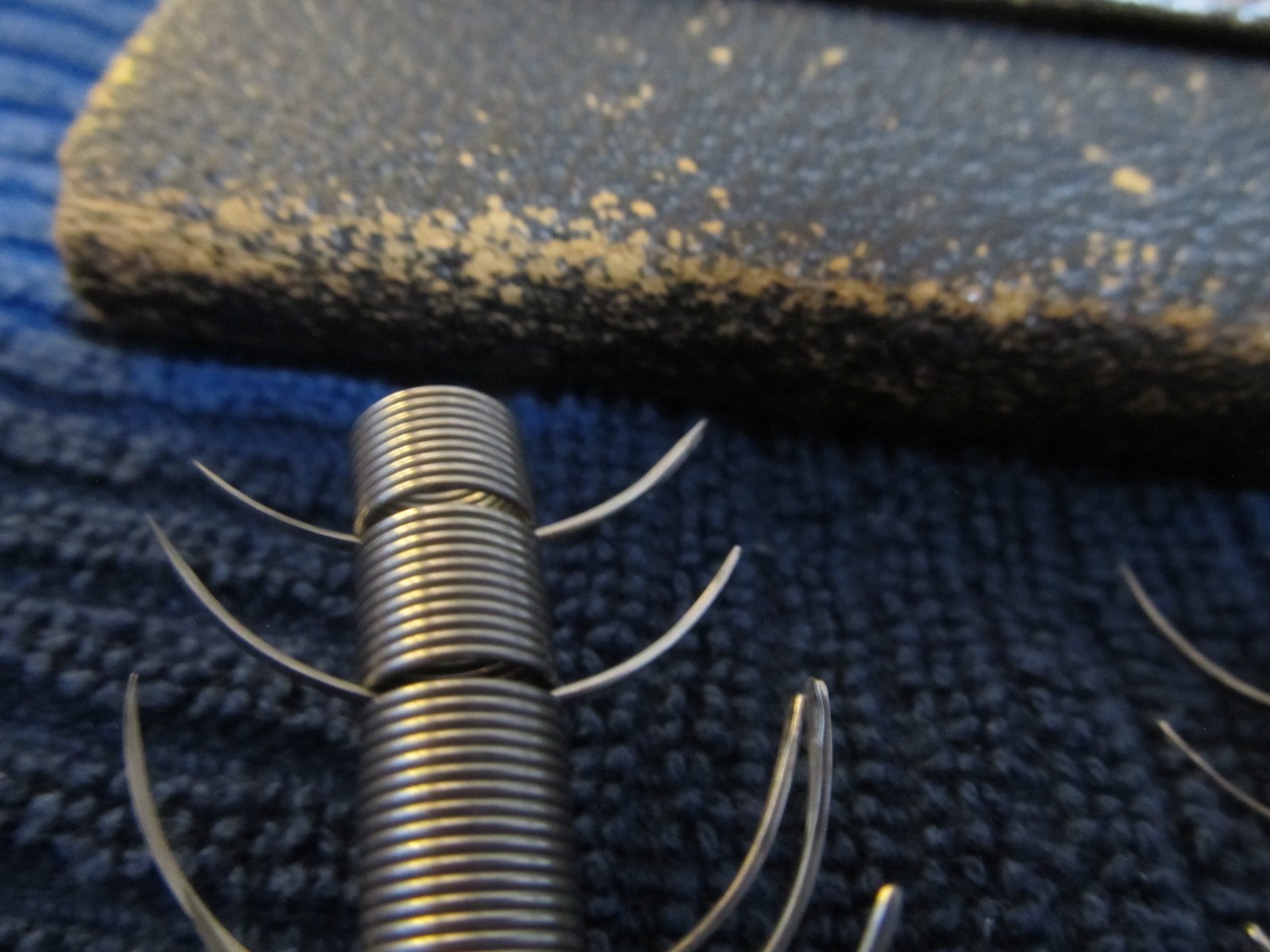 VINTAGE ANCHOR BRAND SURGEONS STAINLESS NEEDLES KIT WITH CASE - FREE SHIPPING