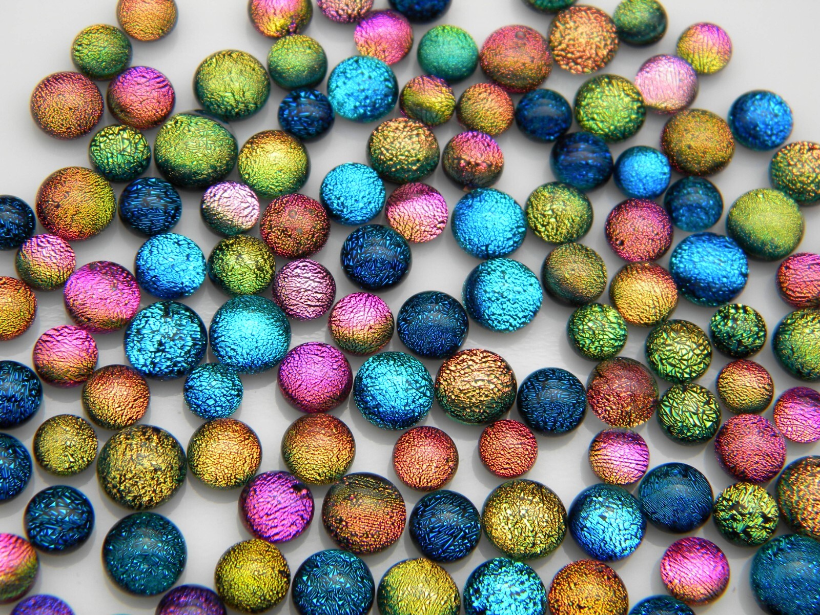 (CLEAR GLASS ON TOP) TINY DOTS Lot 100 pcs DICHROIC FUSED GLASS (V100) CABOCHON