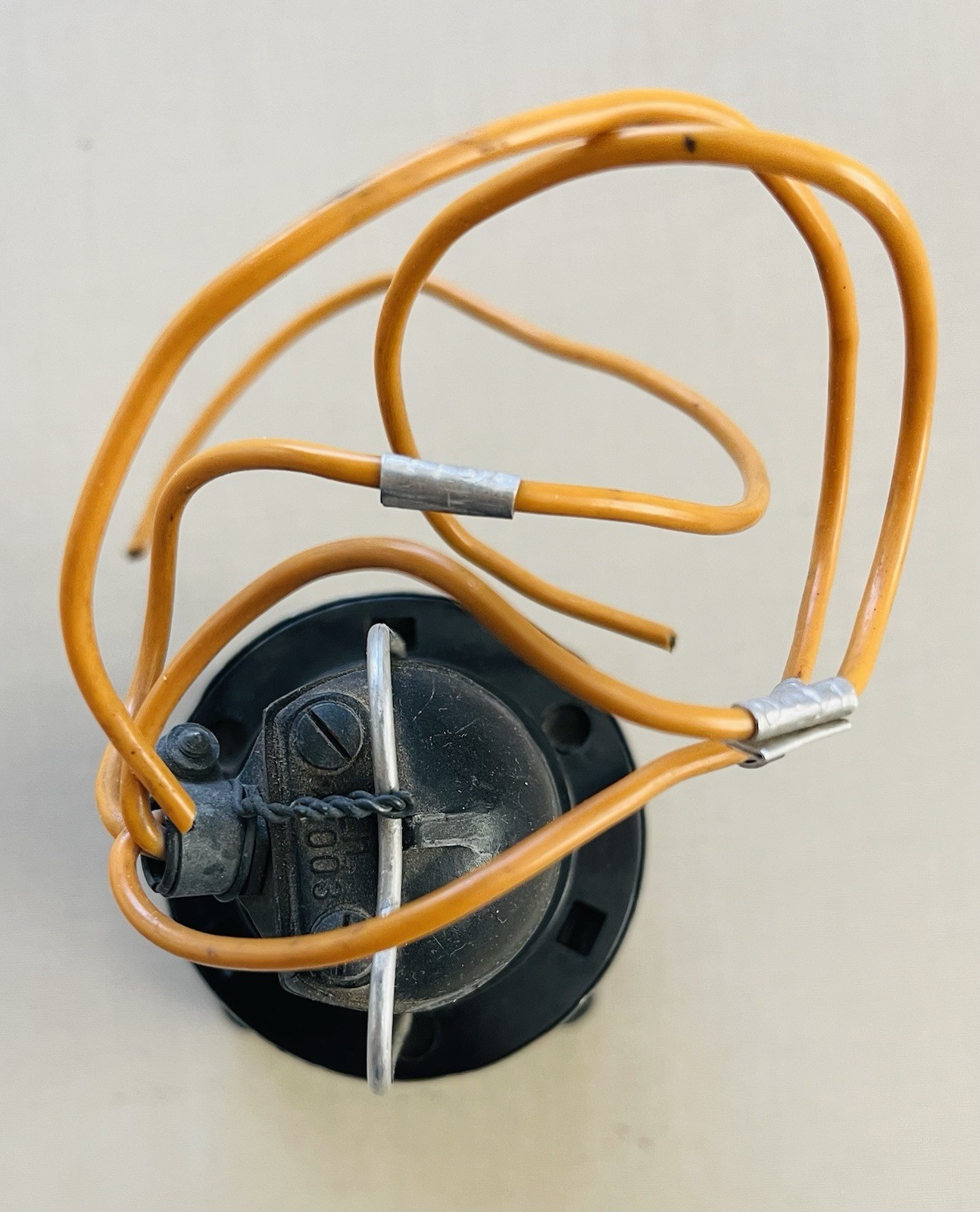 WW II German Aircraft HOMING INDICATOR AFN2 Ln 27002 w/light bulb, bezel