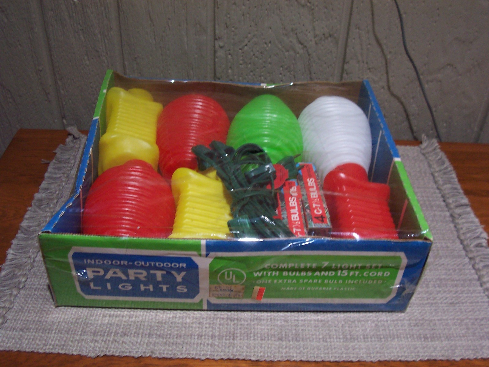 Vintage Beacon Party Lantern Lamp RV Patio Tiki Blow Mold Light String Extras