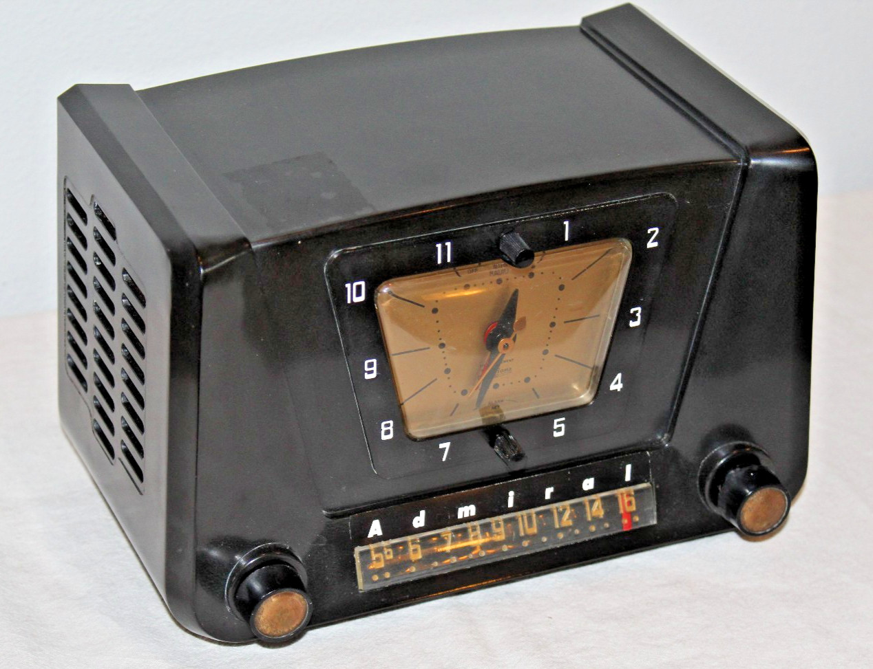 Admiral Model 5x21 Bakelite AM Clock 5 Tube Radio - 1953