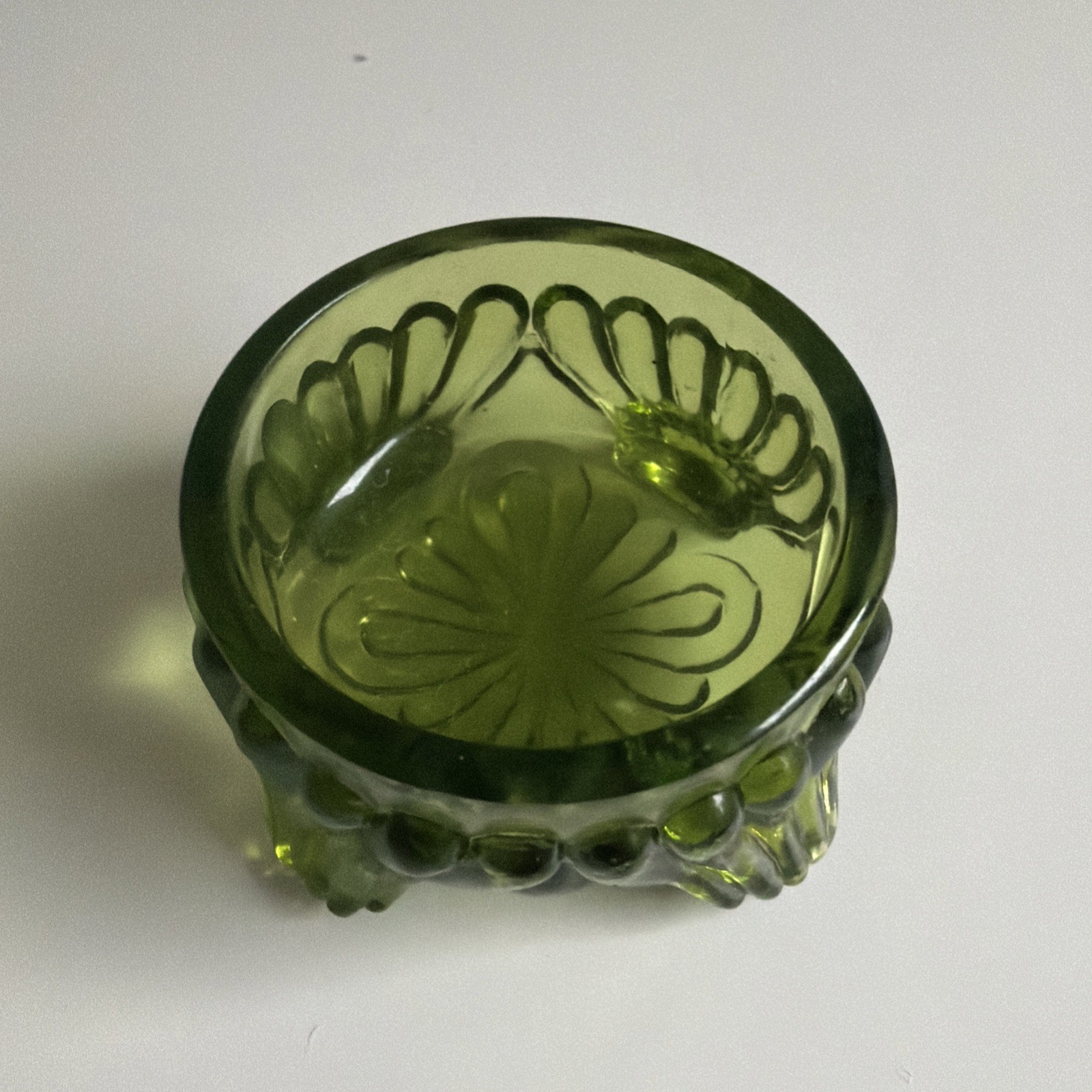 Vintage Olive Green Glass Open Salt Dip Cellar Dish Trinket Ring 1.5" Wide Bowl