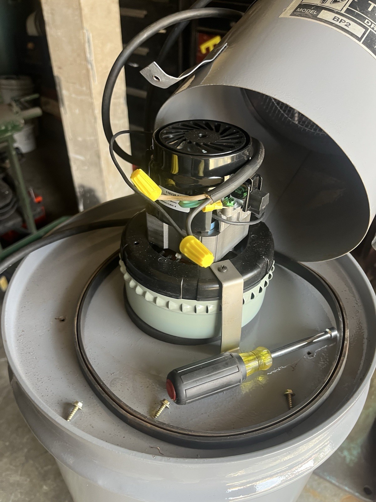 Trinco 36 BP sand blast cabinet with dust collector