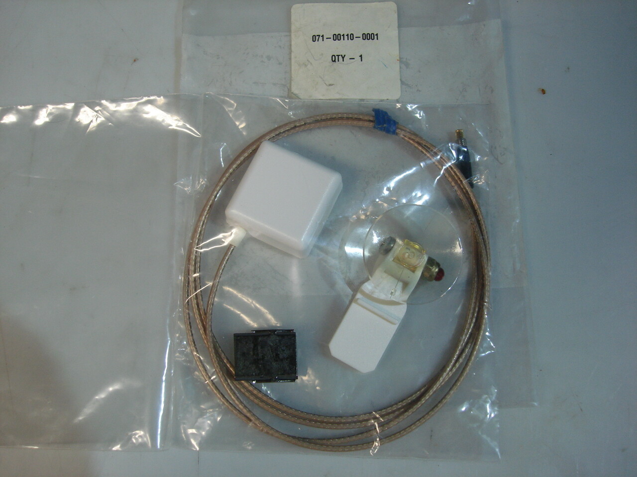 Honeywell 071-00110-0001 Passive GPS Antenna w/ magnetic and suction mounts NEW!