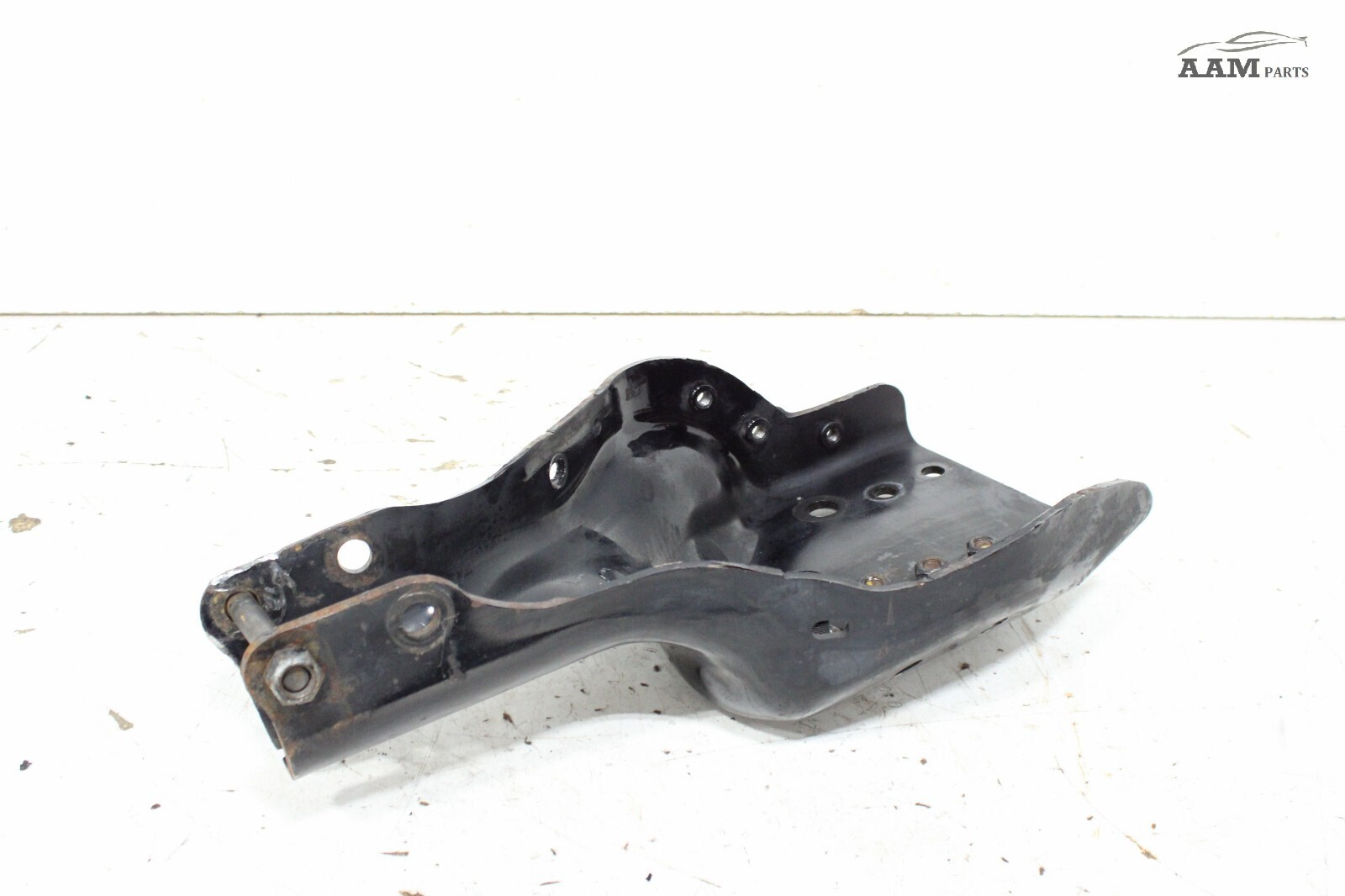 2018-2024 FREIGHTLINER CASCADIA FRONT LEFT FRAME HORN BUMPER MOUNT BRACKET OEM