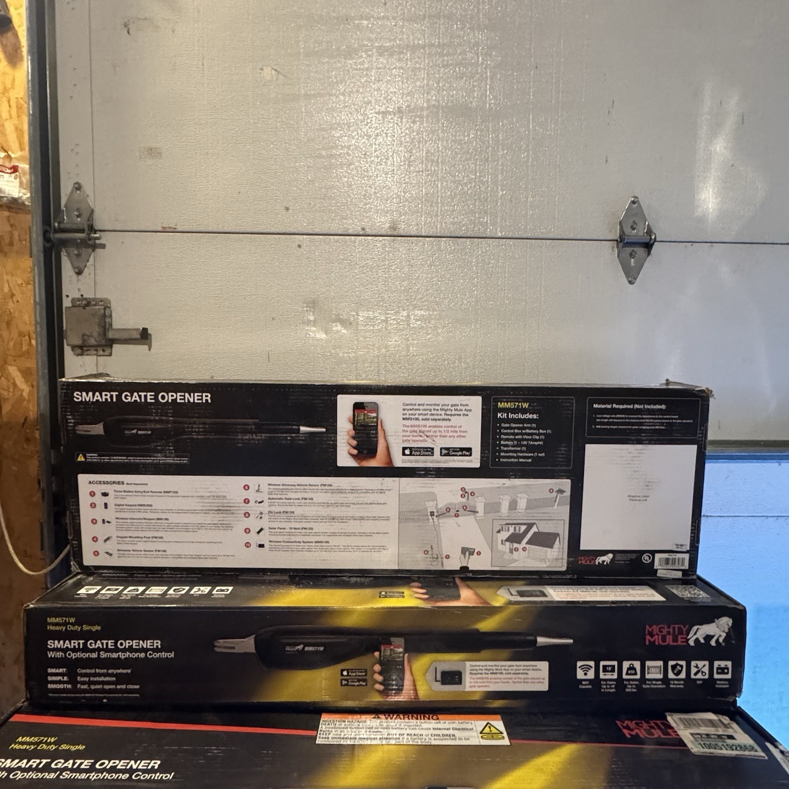 MIGHTY MULE MM571W Automatic Swing Gate Operator Kit, Max 18'Long, 12v Battery