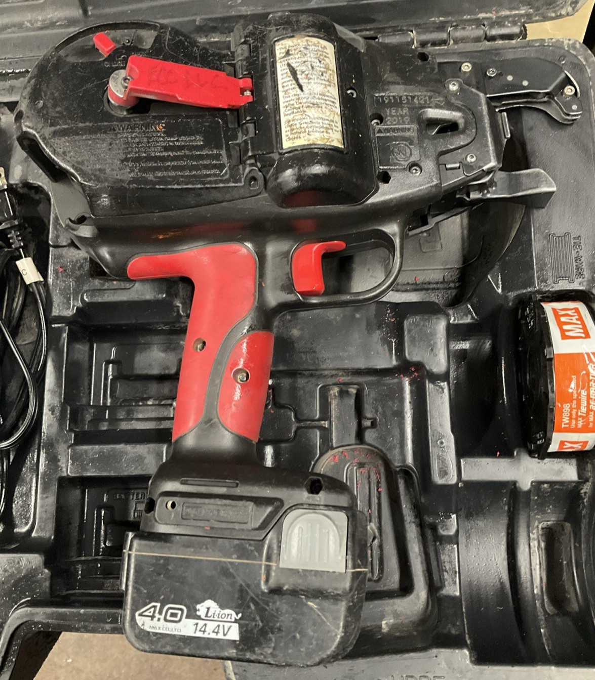 MAX RB398 Rebar Tying Tool 14.4V Cordless Rebar Tier Gun w/ Charger Case