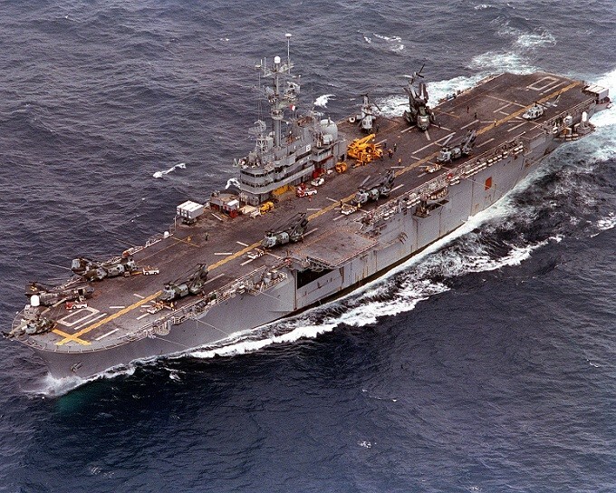 U.S. Navy Aircraft Carrier USS TRIPOLI (LPH-10) underway at sea 8x10 Photo 162