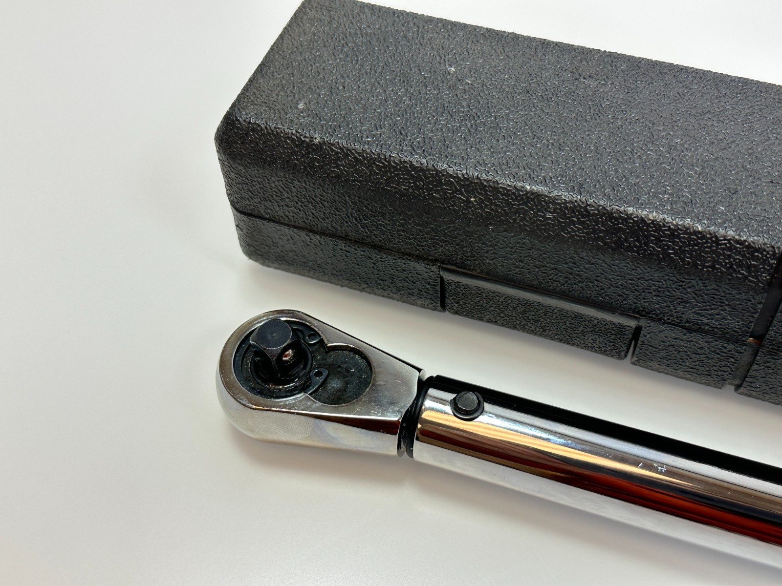 Armstrong Tools USA 3/8" Drive Micrometer Torque Wrench 10 ft/lb - 100 ft/lb