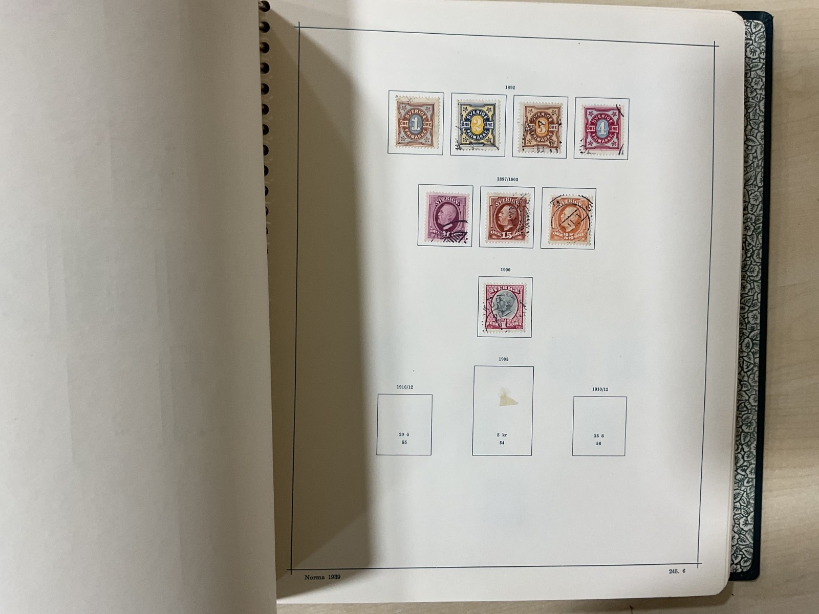 Sweden stamps. Vintage. 4 stock books/album. 4.8kg. BG97*