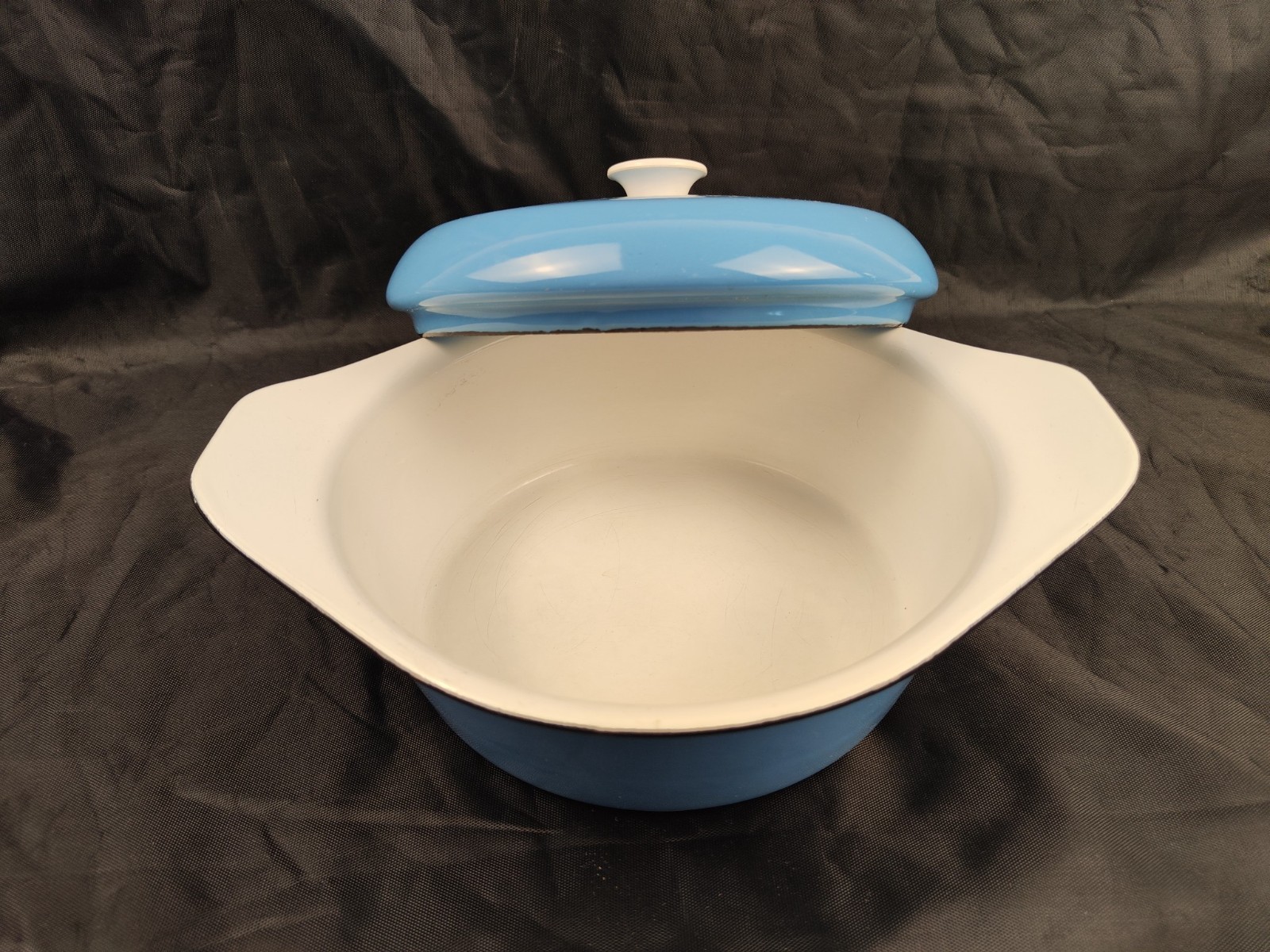 Kockums - Casserole with lid - Sweden - Model: Frestelse - cast iron, enamel