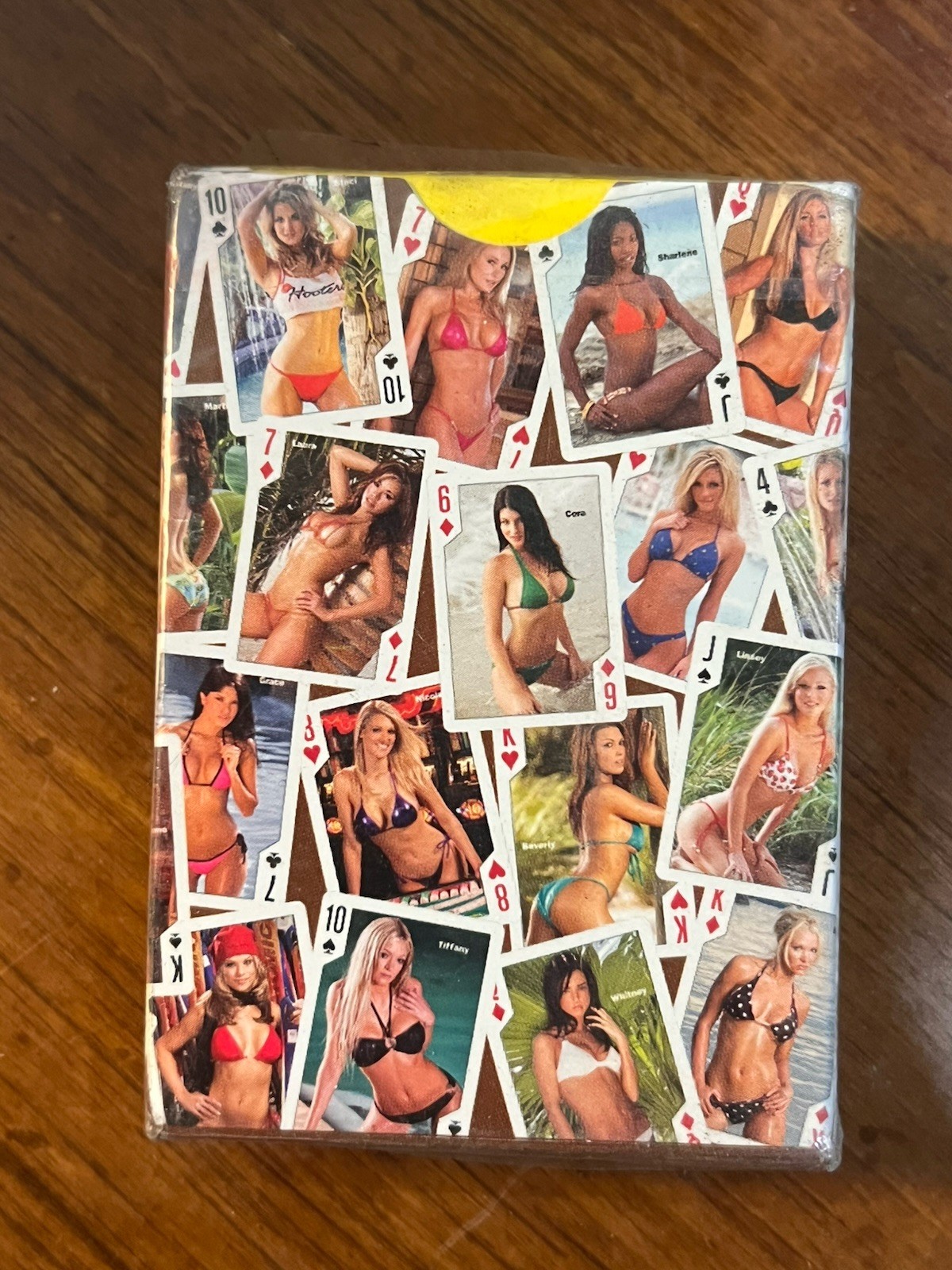 HOOTERS Casino Hotel Las Vegas 2006 Calendar Girls Playing Cards 52 Deck NEW