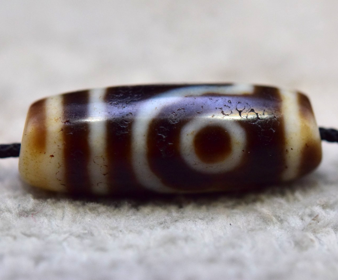 old Himalayan indo tibetan 2eyes agate bead unique pattern