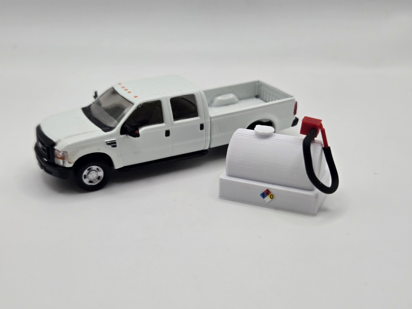 1/87 Scale 800 Gallon Diesel Tank In White