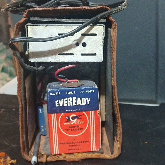 DuMont 1950s Tube Radio with Leather Case and Eveready Battery