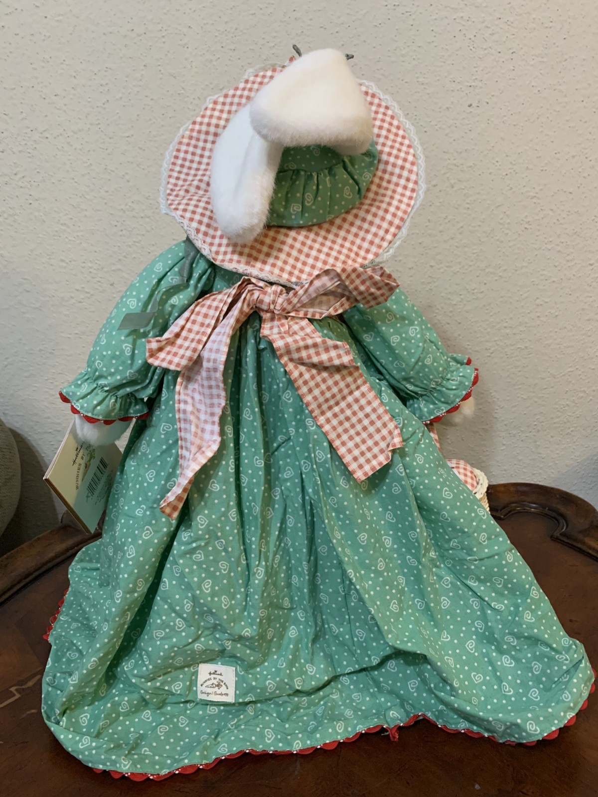 Bunnies By The Bay Gabigail Goodness 20" Bunny Hallmark 2002 Tag & Stand