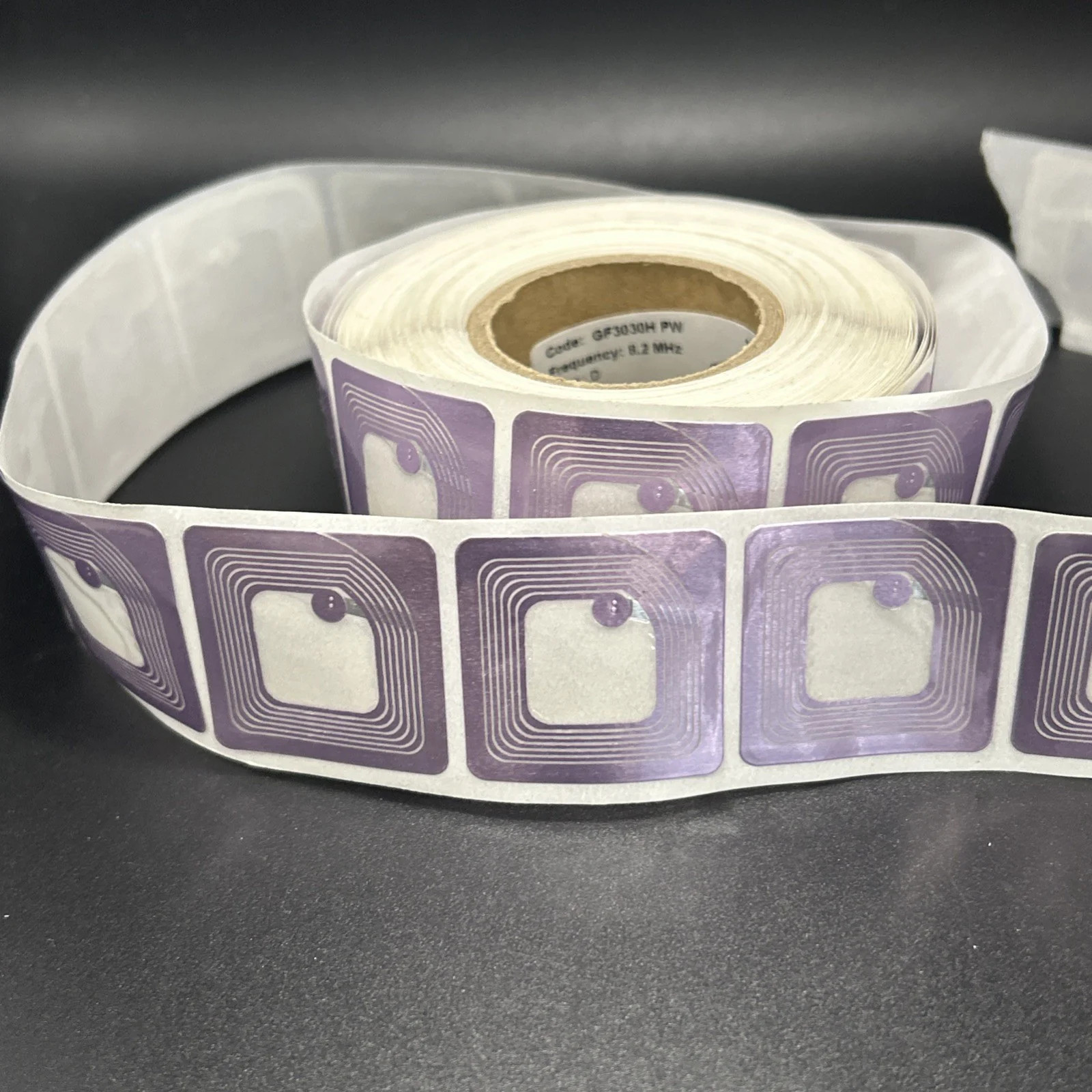 500 PAPER SECURITY STICKER 1.25”x1.25” RF 8.2MHZ BARCODE CHECKPOINT COMPATIBLE