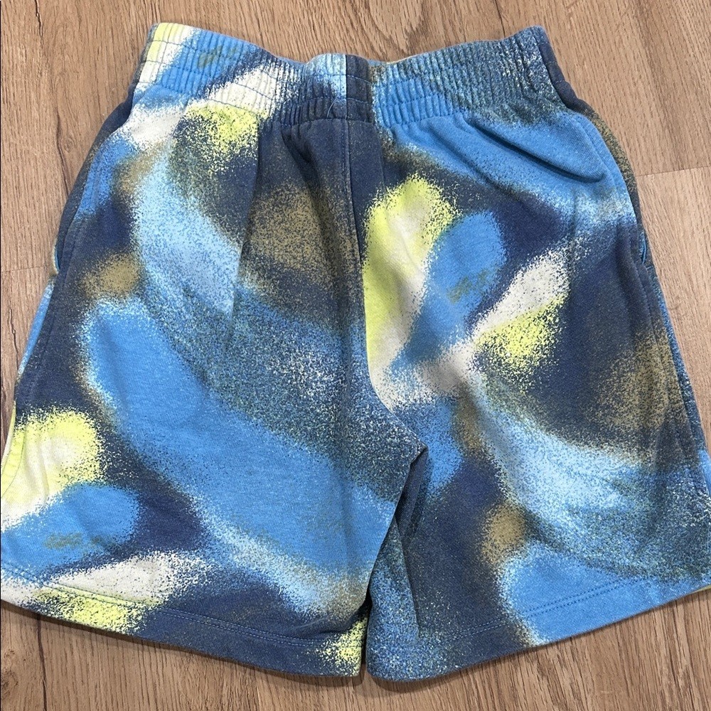 Boys Nike Graphic Tee and Shorts Set Size Small Light Blue Yellow