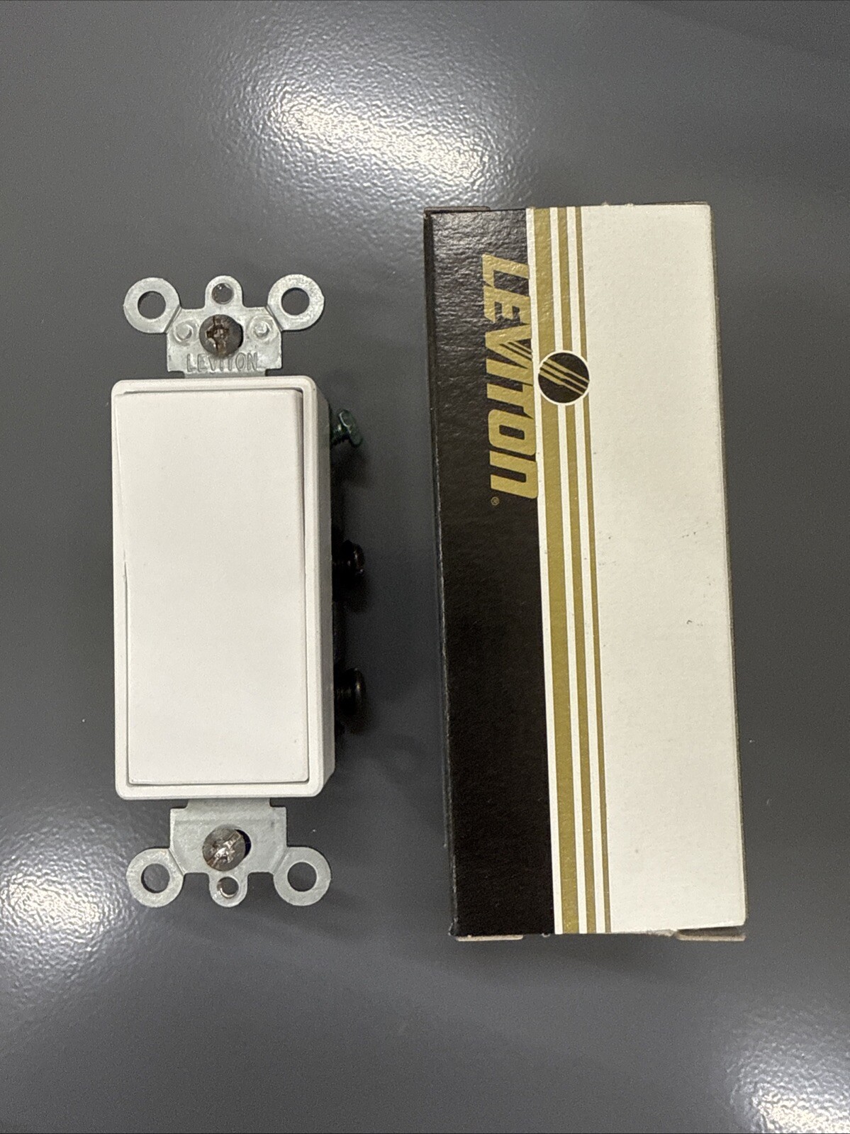 Leviton 5604-2W 15 Amp, 120/277 Volt, Decora Rocker 4-Way AC Switch, Residential