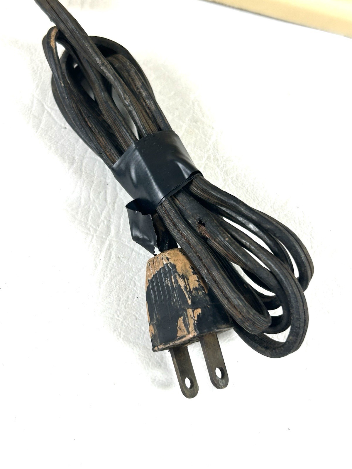 Vintage Wards Airline Radio Model 62-616 Powers On