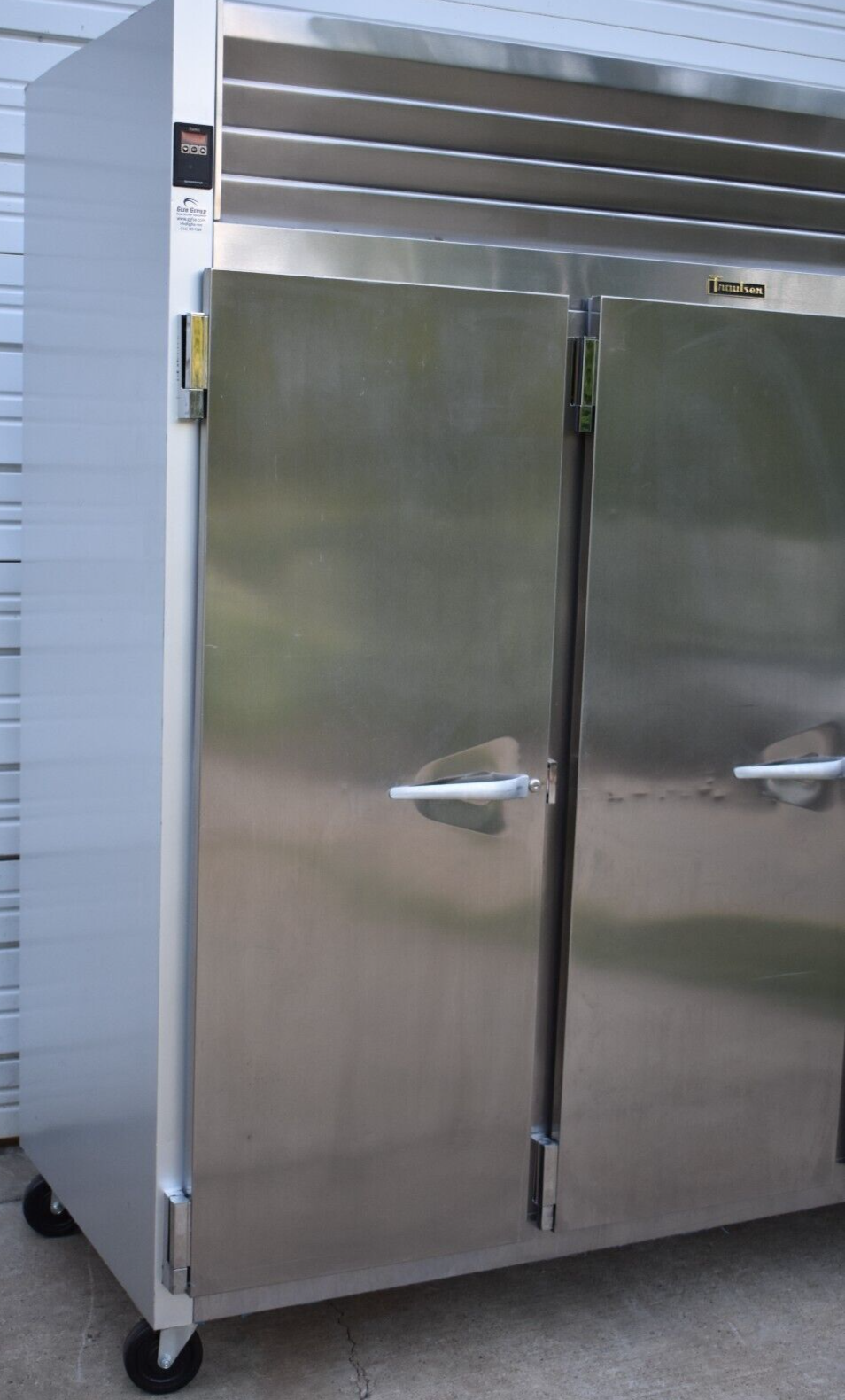 2017 TRAULSEN G30011 3 DOOR REACH IN REFRIGERATOR (3) SOLID DOORS