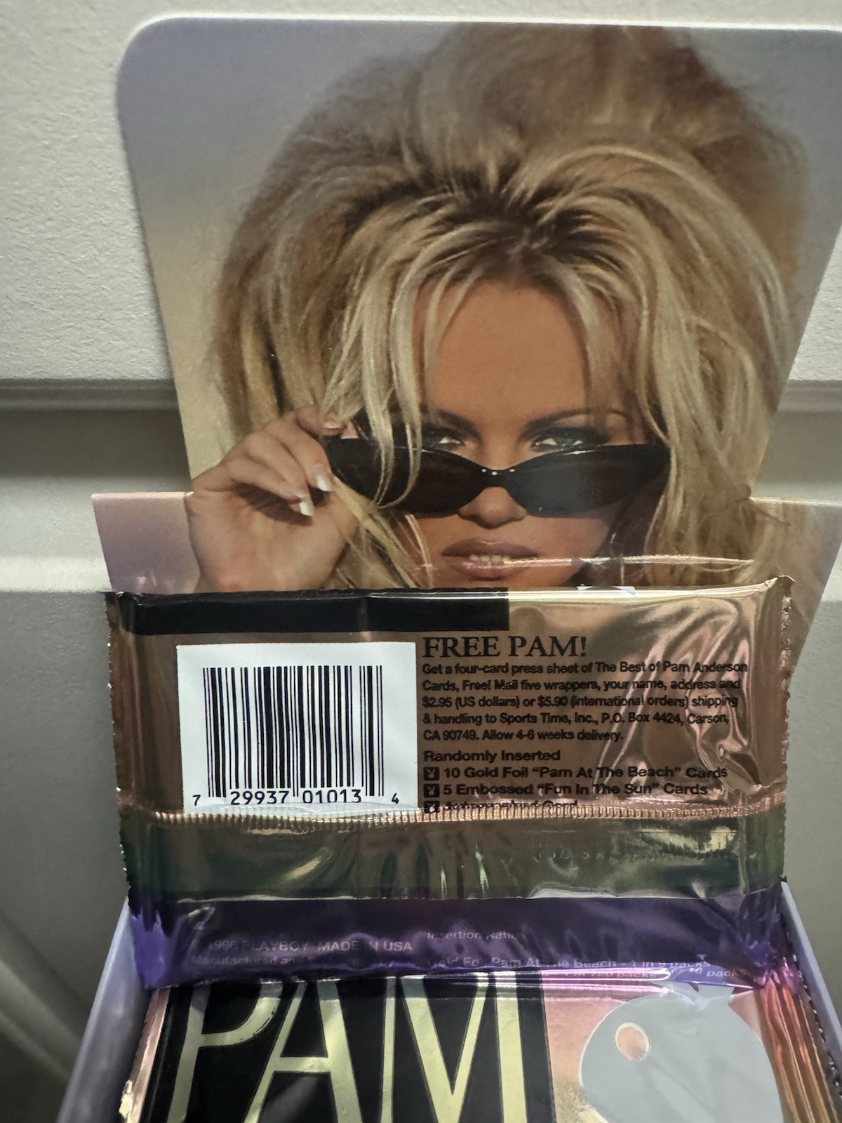 1996 PLAYBOY BEST OF PAMELA ANDERSON Collector Cards / (1) SINGLE SEALED PACK