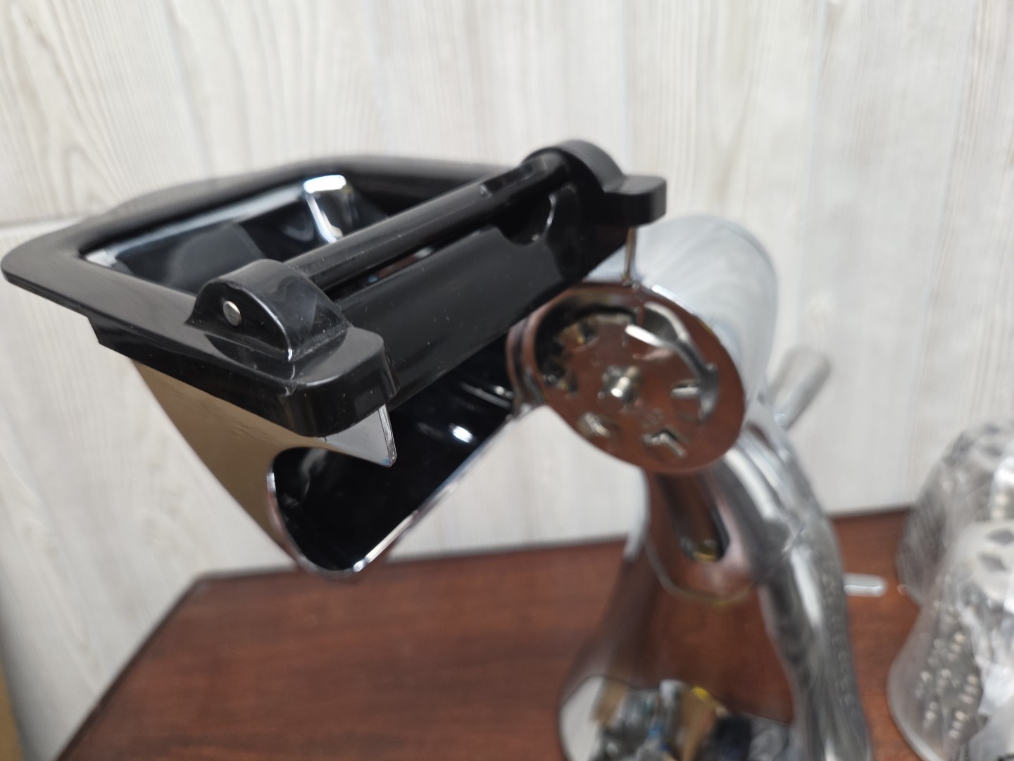 Royal Prestige Manual Food Processor Slicer Shredder Salad Machine with 5 Cones