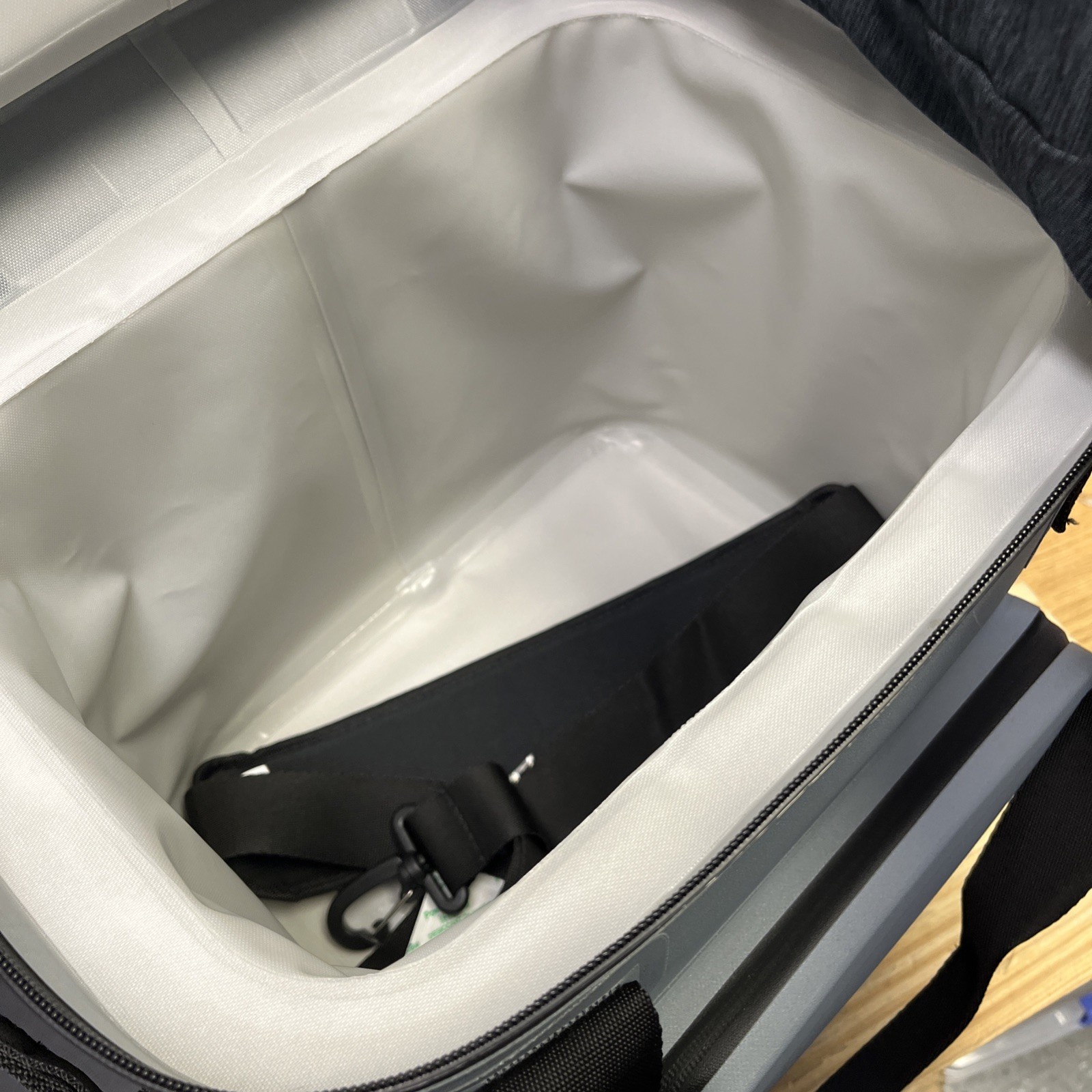 Member's Mark 24 Can Waterproof Box Cooler, Grey