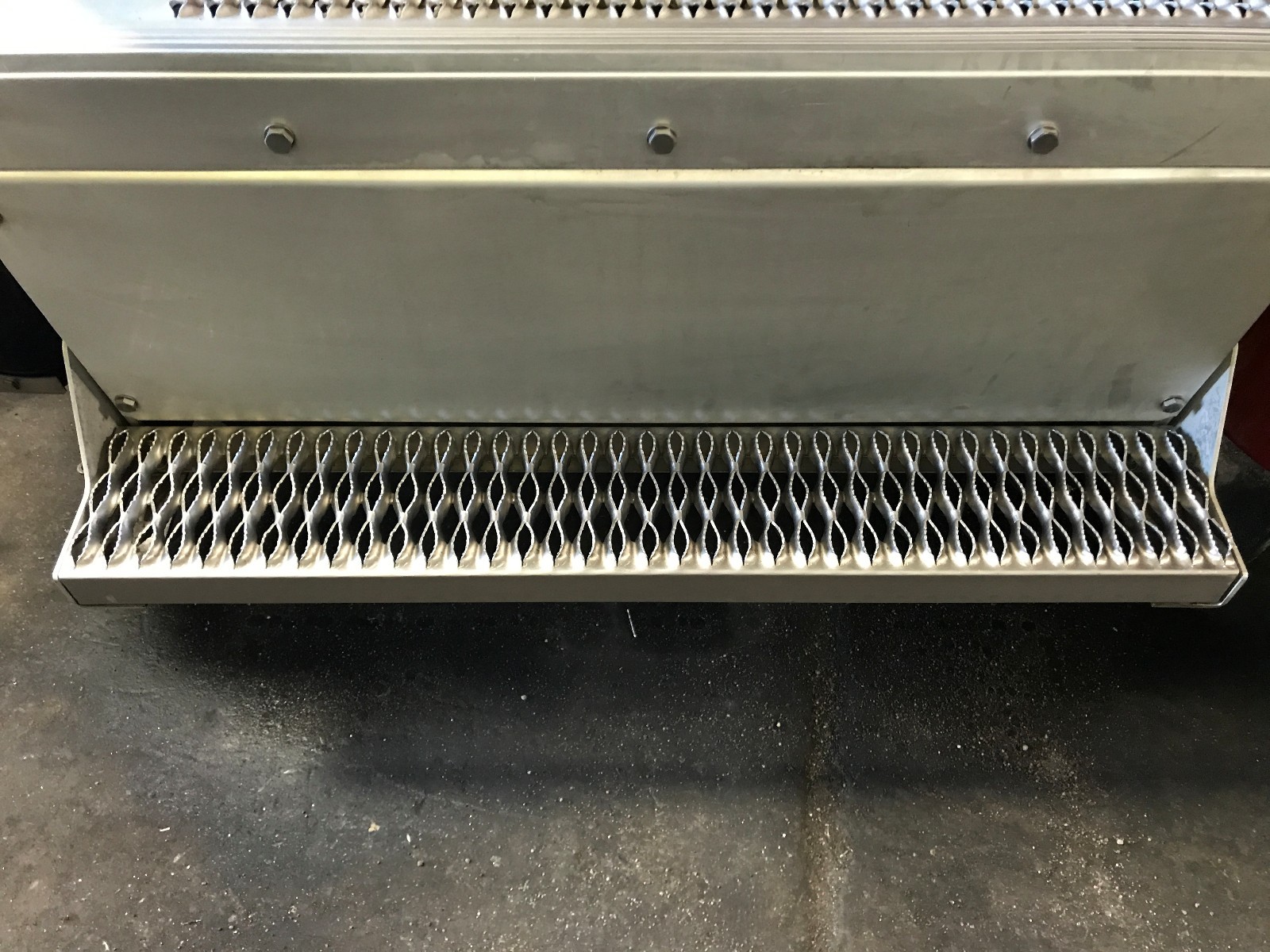 Peterbilt DPF Box Lower Aluminum Step - Heavy Duty