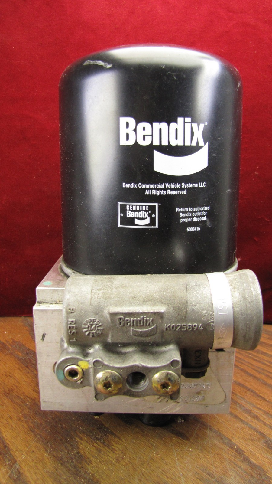 Bendix AD-IS Air Dryer Assembly - 1427395 7 5676BH - Truck Air Brake System