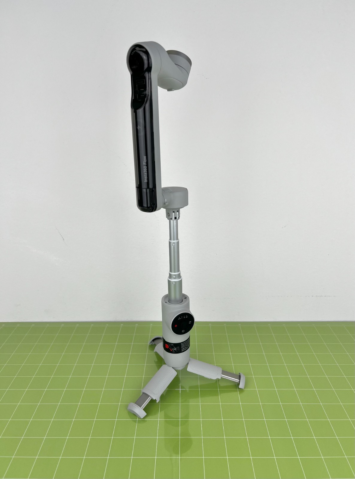 Insta360 Flow Standard 3-Axis Gimbal Stabilizer with built-in Tripod - Gray