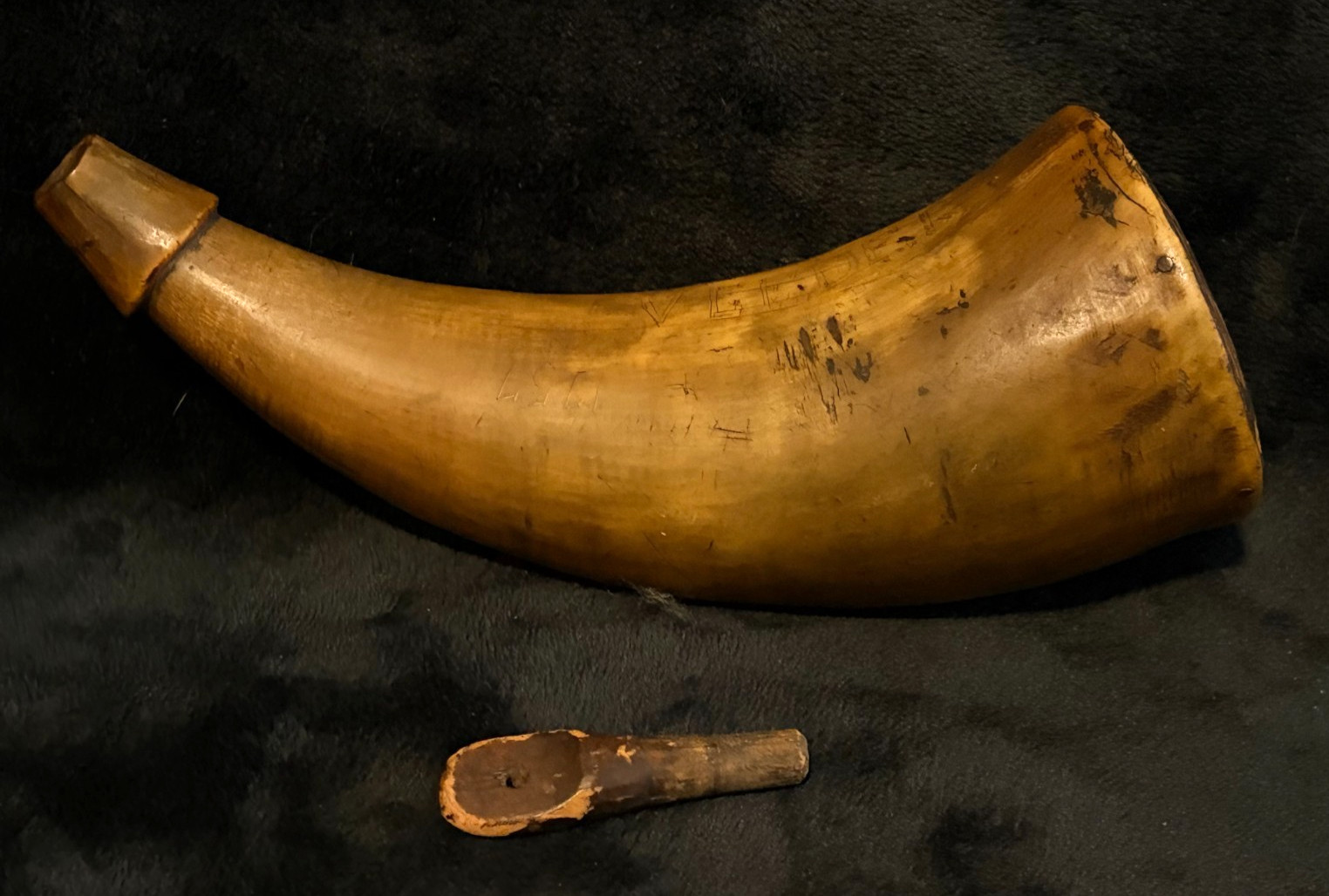 Amazing Carved Powder Horn..French & Indian/Revolutionary War Era..PLEASE LOOK!