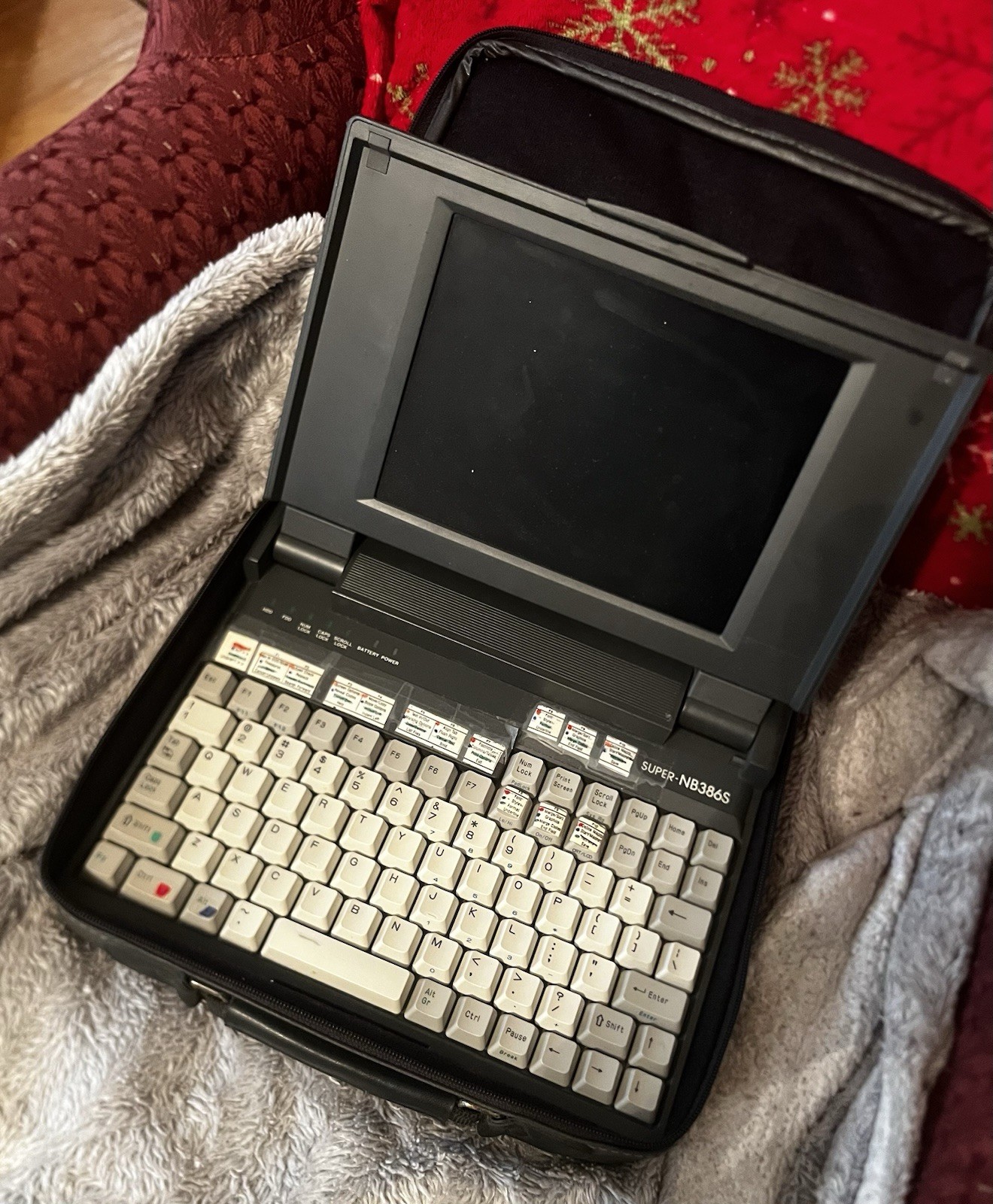 Hyundai Super-NB386S Vintage Laptop with Carrying Case & Panaonic Battery