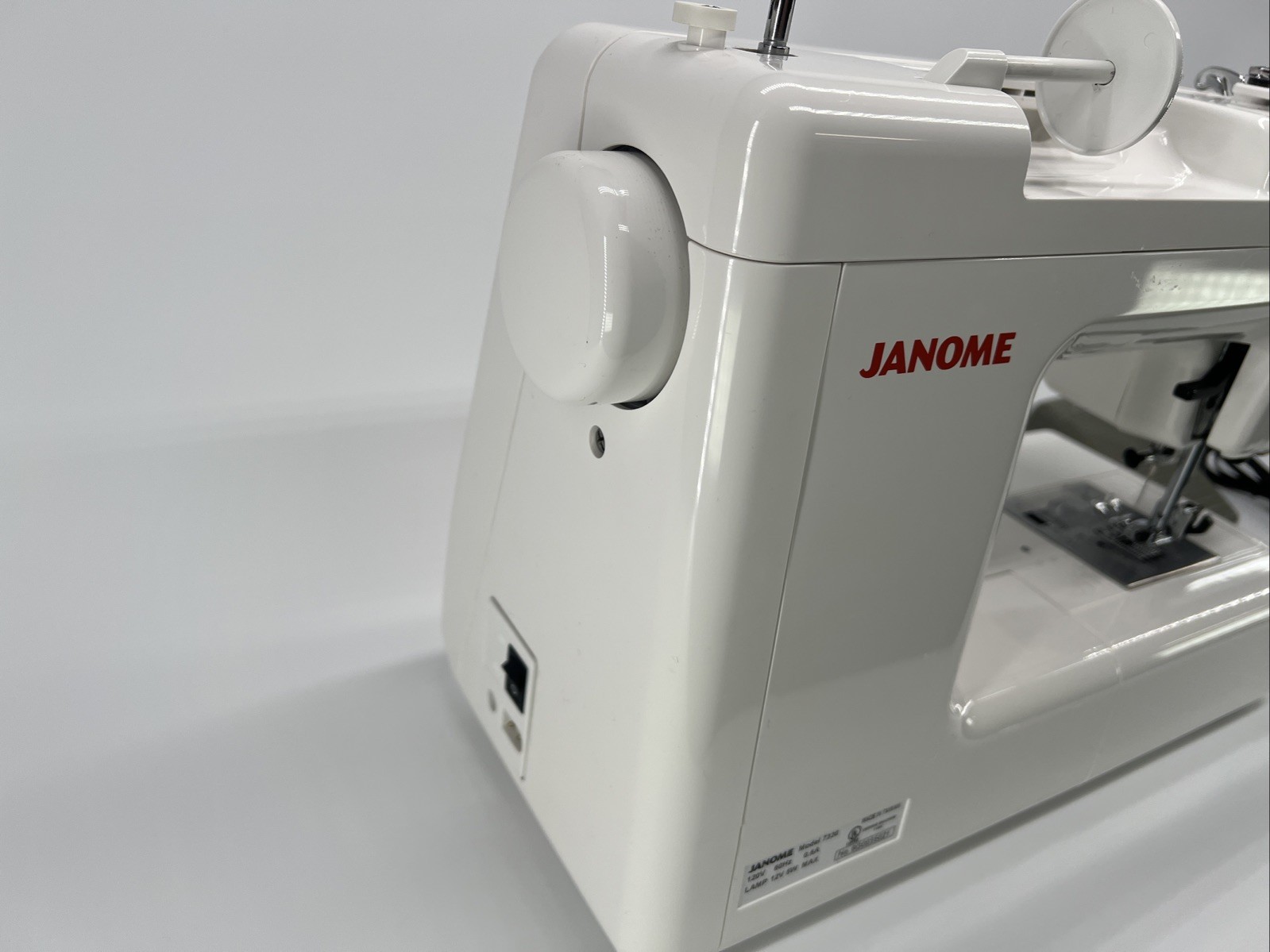 Janome Magnolia 7330 Sewing Machine with Foot Pedal and Power Cord - Excellent