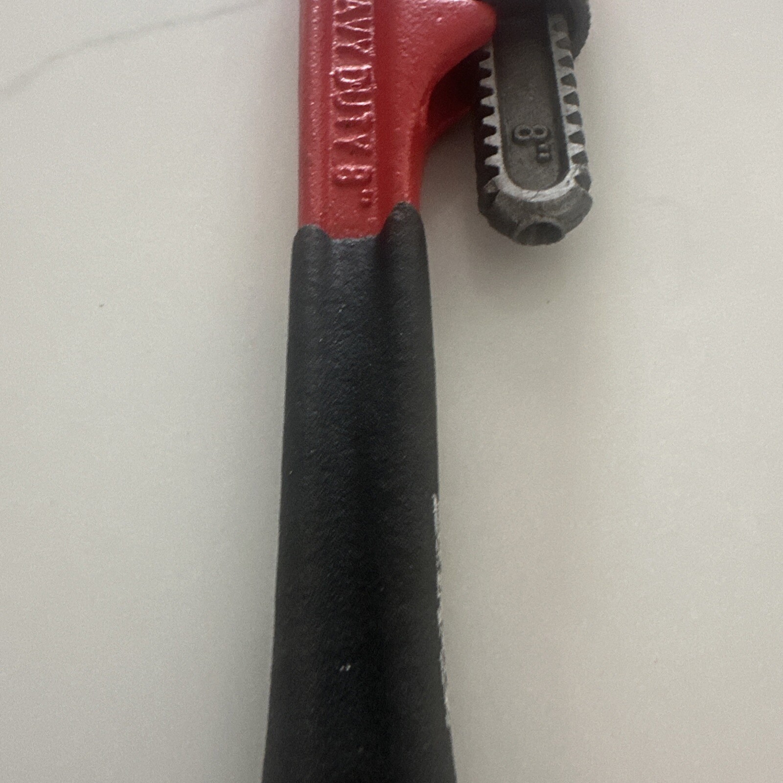 New Grizzly Industrial 8-Inch Pipe Wrench Tool - Heavy Duty