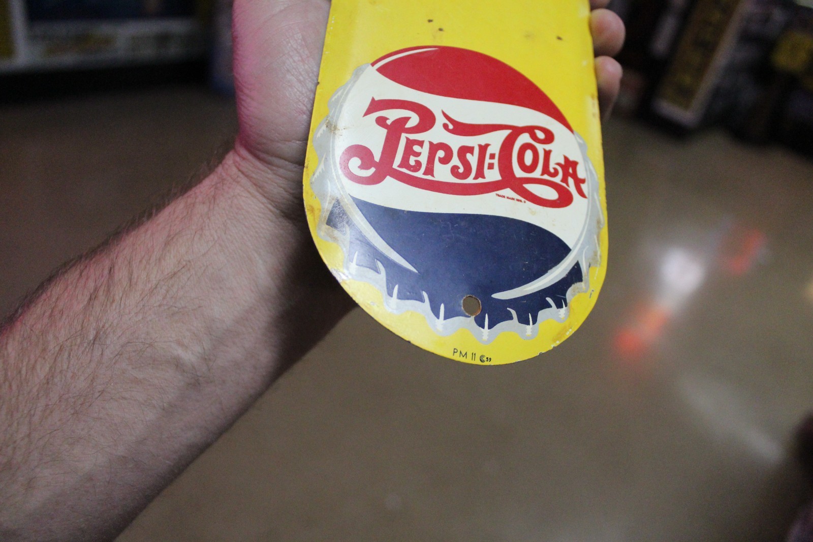 RARE 1950s PRENEZ UN PEPSI COLA STAMPED PAINTED METAL DOOR SIGN POP SODA COKE