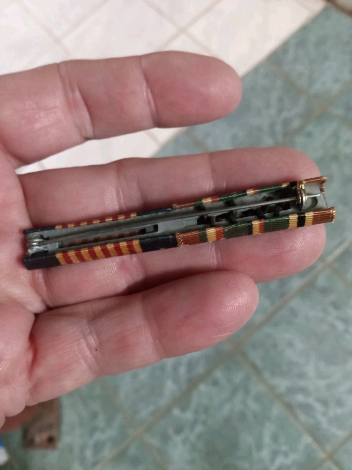 WW2 ETO RIBBON BAR WITH 4 COMBAT STARS AND SOLDIERS MEDAL RIBBON RARE PIN BACK