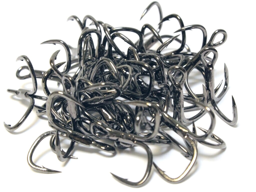 30 Hooks Short Shank Black Nickle Cutting Blade Forged Treble Hooks FH38HP30