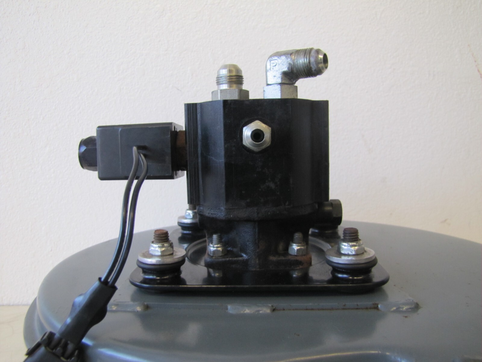 Tennant Sweeper Vacuum Fan Assembly Housing and Hydraulic Motor 1071240 9002683