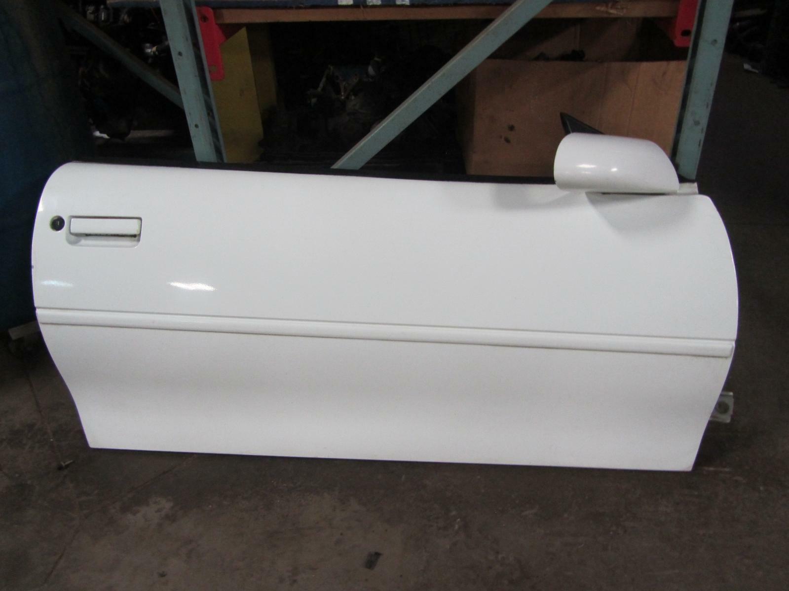 93-02 CHEVY CAMARO RF Right Front Passenger Side Door Electric White 9567