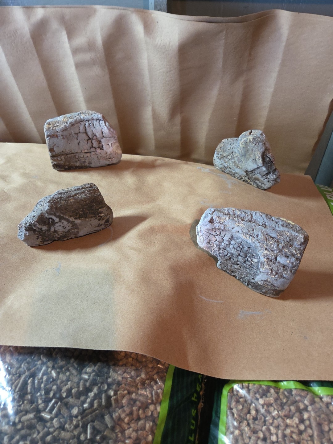 Quadra Fire Santa Fe 2005 4-Piece Corner Logs Ceramic As Pictured Used